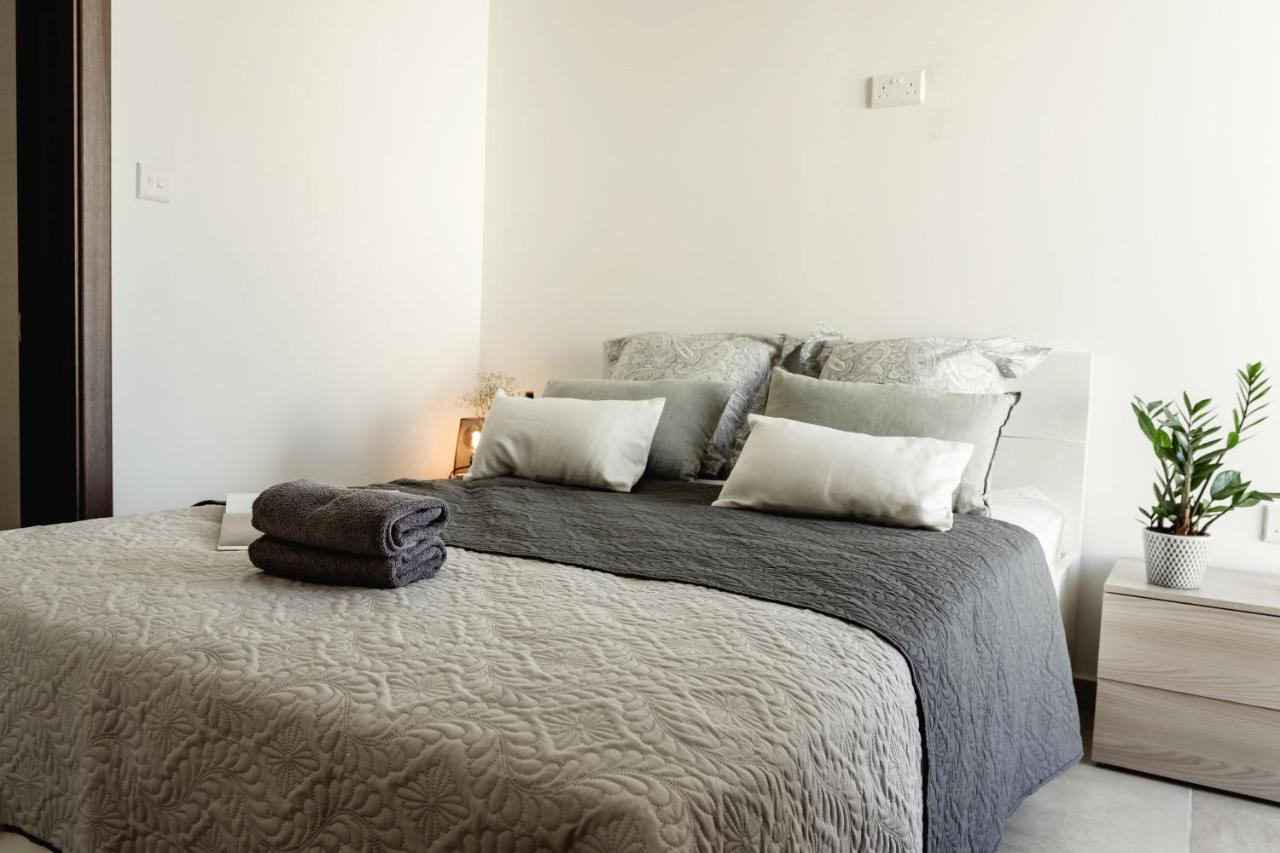 Apartment Beautiful 2bdr In Center Sliema! Near Sliema
